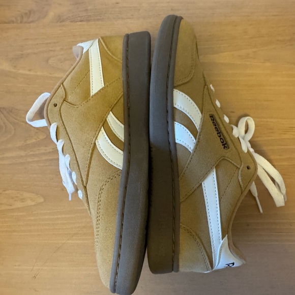 NWT Reebok Smash Edge Tan and White Sneakers - Picture 6 of 8